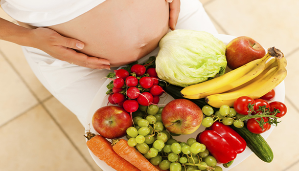 Durante a gestação a grávida deve comer de forma equilibrada