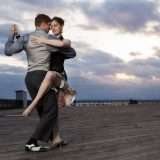 A Dança Celestial do Amor: Compatibilidade Zodiacal em Relacionamentos