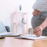 Desafios na Implementação de Políticas de Licença-Maternidade: Uma Análise Abrangente